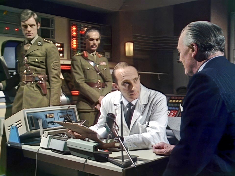 Zoe's feather boa 19K tweet media