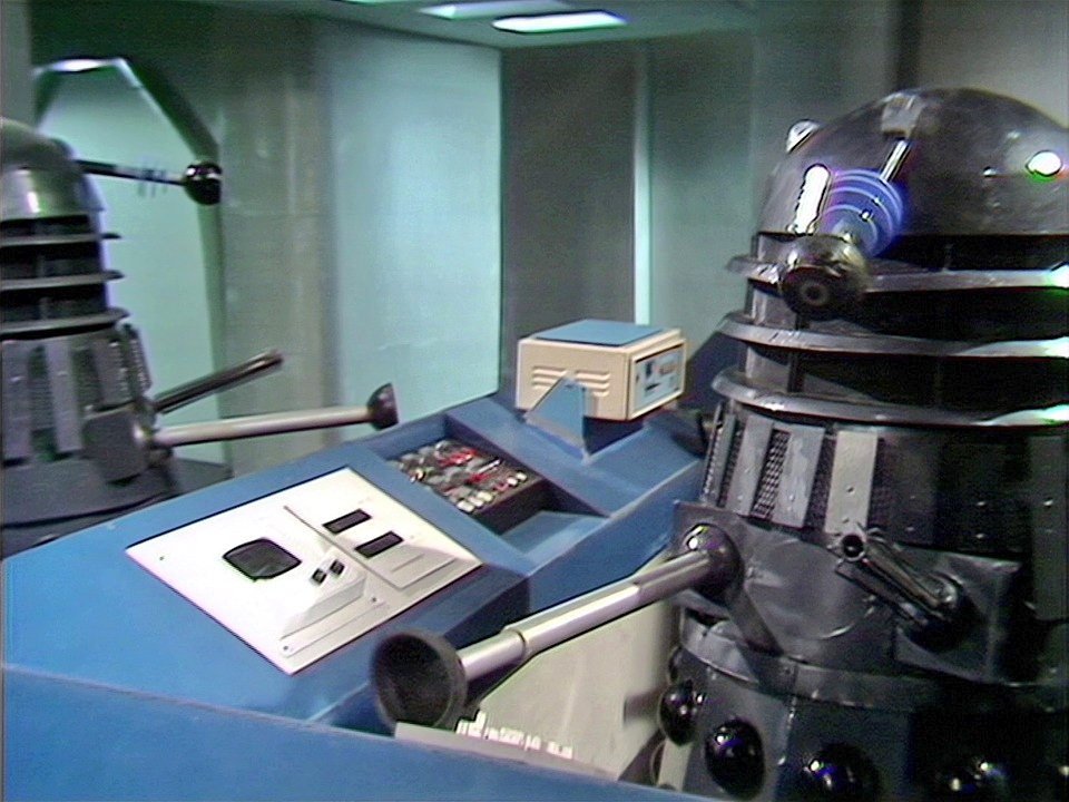 Zoe's feather boa 19K tweet media