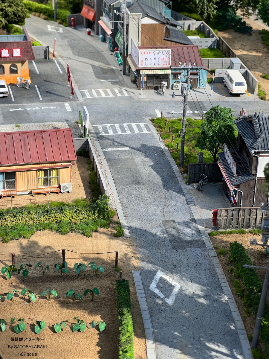 ありふれた風景】 どこにでもありそうな近代の日本の田舎の街道風景