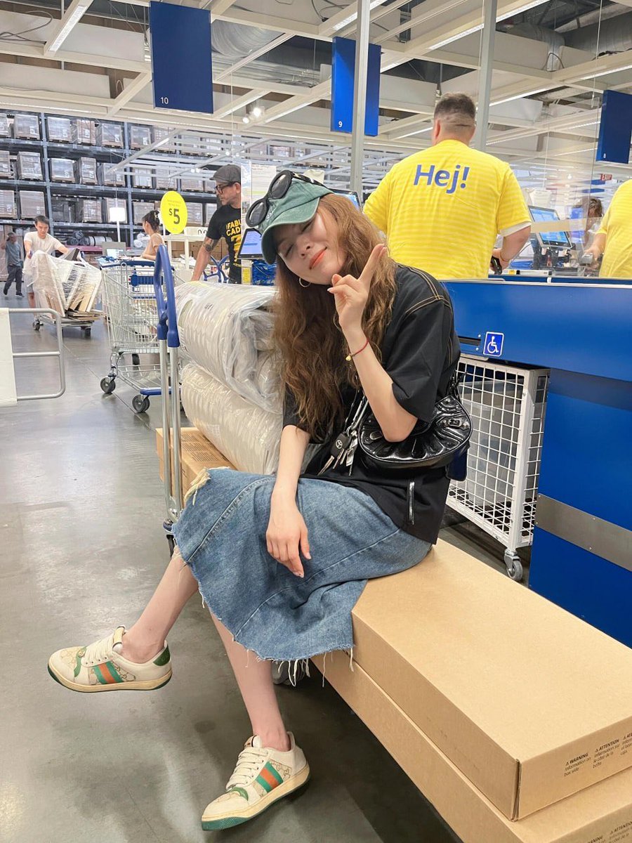 Melissa Chessher tweet media