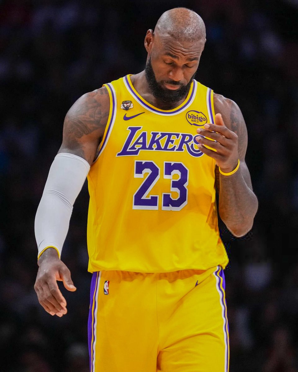 B24Dunk's tweet photo. Pela primeira vez em 16 anos, LeBron James passou uma parte inteira sem marcar qualquer ponto. https://t.co/SU462PCrun