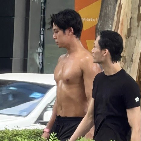 Seventeen’s Mingyu jogging in Singapore