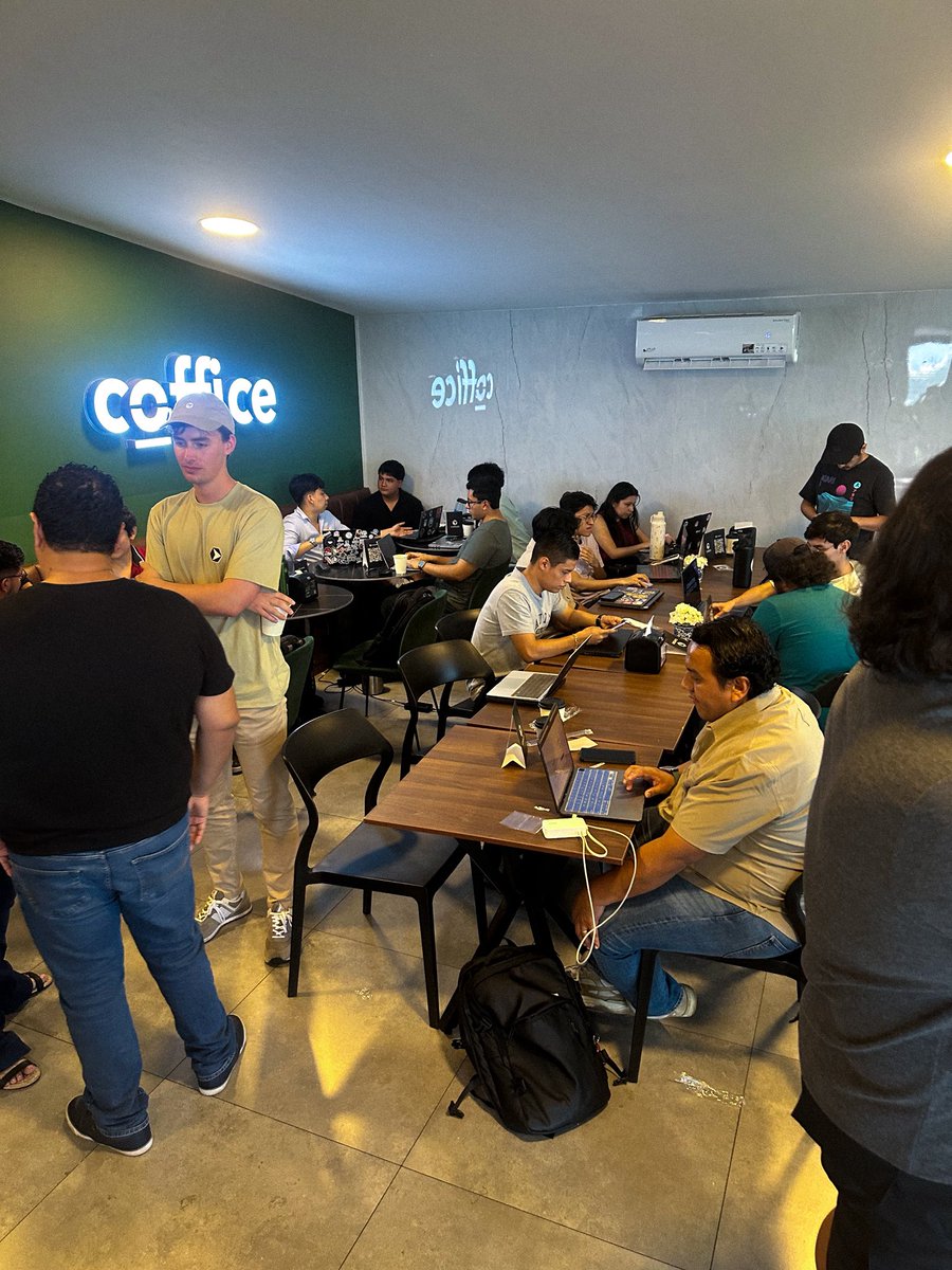 Cafe Cursor San Salvador ☕️
Just met @jetSemrick, engineer at <a href="/cursor_ai/">Cursor</a>

Talking about AI, startups &amp; career that genuinely fired me up 🔥
And a huge shoutout to Walter <a href="/wmoralesdev/">wdev</a> and <a href="/irenehl26__/">irene</a> for making this happen 🙌