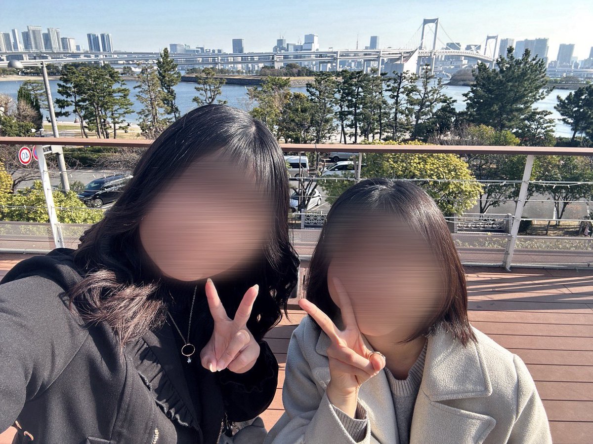 si_o2r's tweet photo. 真似っこして分かったこと
・テヒョンさんポケットつっこみがち
・真正面、真顔は顔が良いから成立するということ
・カンテヒョンはかっこいい

テヒョンさんのこと沢山語れて、公園で食べたカヌレもとっても美味しかった♪
幸せな1日だった〜✨ https://t.co/2TRBSaxGPc