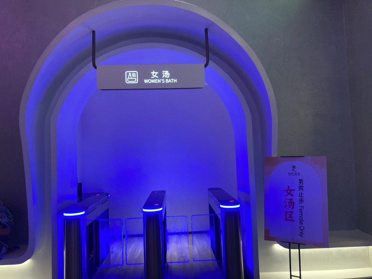 りなこ tweet media