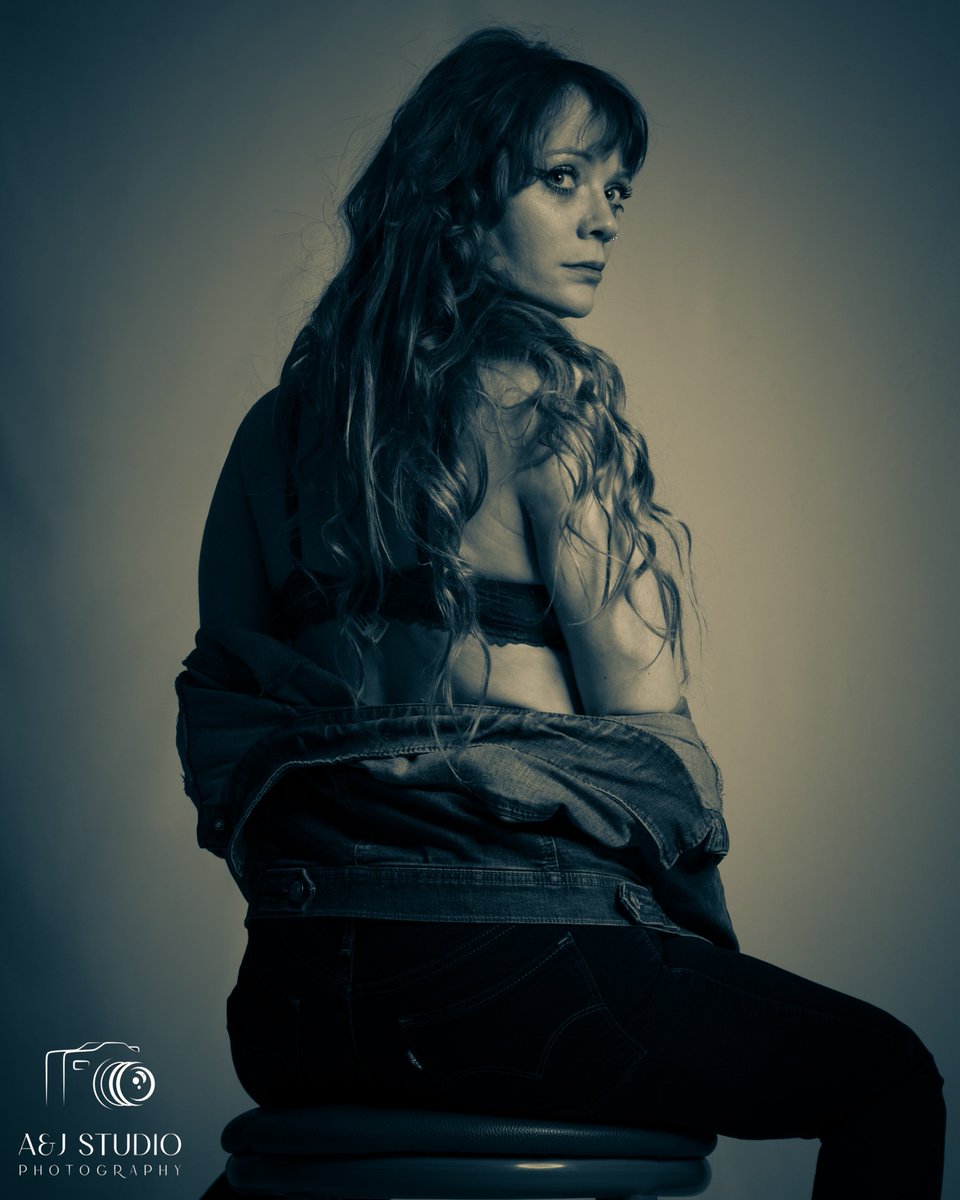 a_and_j_studios's tweet image. Studio shoot, B&amp;amp;W set. 

Neewer Q300 1/32 power
Canon R50 50mm lens
F5.6 1/125 ISO 200

#flashphotography #studiophotography #photographyeveryday