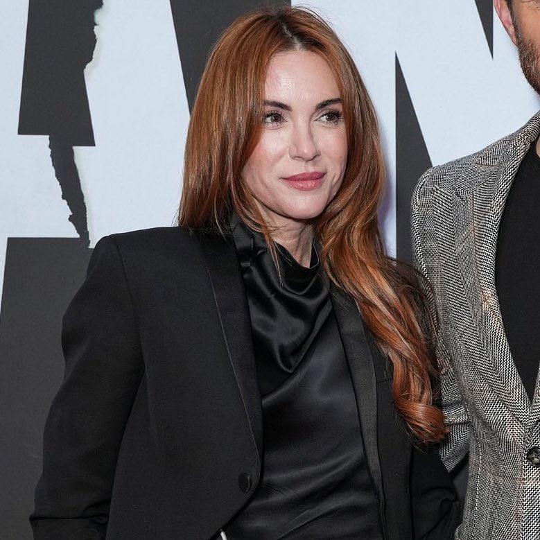 line 𖤐 tweet media