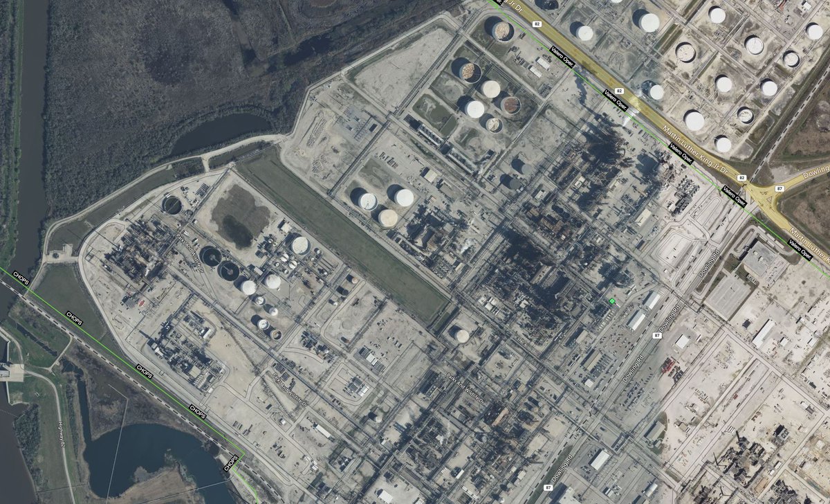 MerruX's tweet image. There was an Explosion at Valero Refinery at Port Arthur   and its now on Fire. Report of "blue black fire" 
29.865491, -93.970803