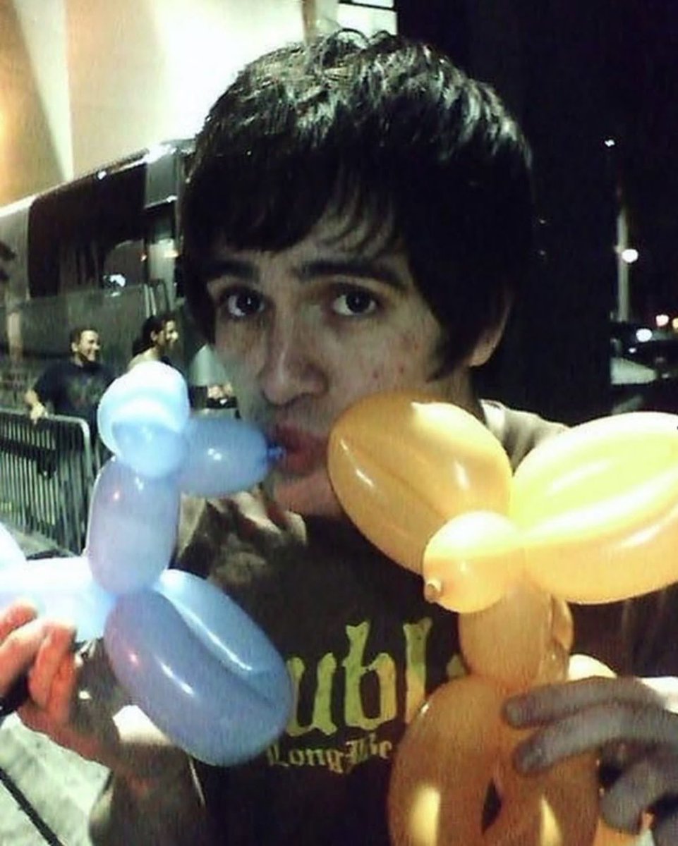 lesbian ryan ross tweet media