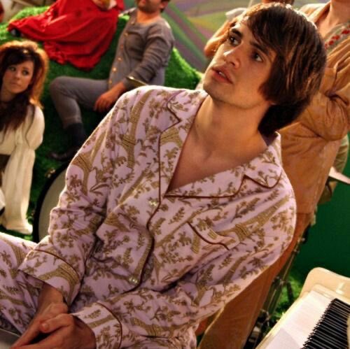 lesbian ryan ross tweet media