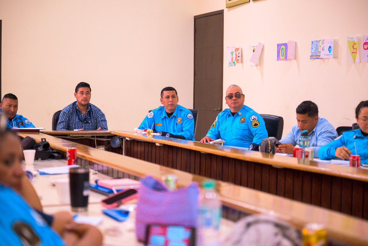 Fortalecer la atención también es proteger.🤝🏻

Hoy, agentes del <a href="/CAMSanSalvador/">CAM San Salvador</a> participaron en un taller especializado en Atención Informada en el Trauma (AIT), enfocado en mejorar la respuesta ante casos de violencia contra mujeres, niñez y adolescencia.