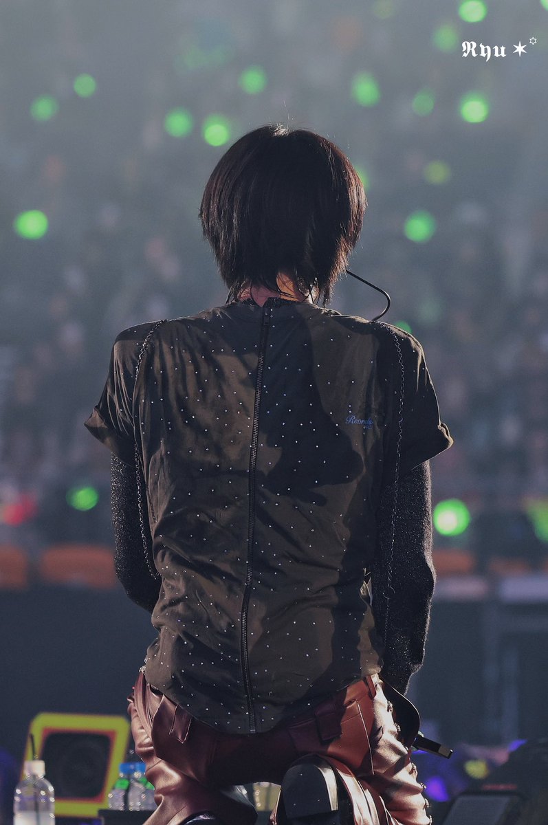 _G3WP3R's tweet photo. เห็นแค่ด้านหลังก็รู้ว่าสวยอะ พอหันหน้ามาก็สวยจริง หน้าก็หมวย องเอว แขนขาอะไรเล็กไปหมด ไม่แปลกใจที่เด็กน้อยทักผิดว่าเป็นพี่สาว https://t.co/f1xT8zJW9Q