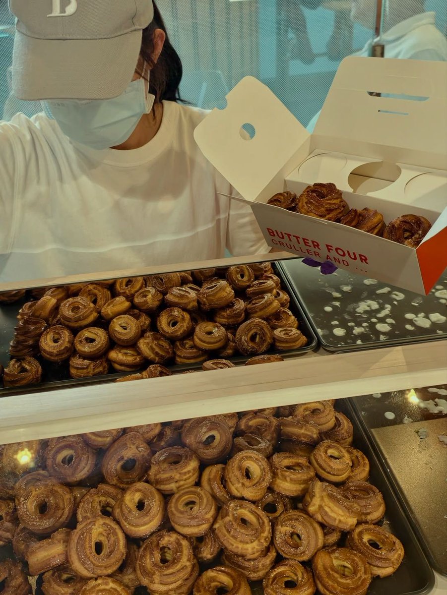The essence of living: a single bite of roasted sweet potato can solve most troubles; if it doesn't, simply have another. Deliciously light yet satisfying!
