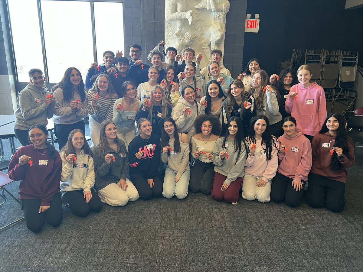 HearTedTalk's tweet photo. Loved being back at St. Charles North HS today to share my leadership workshop with 2 groups of great leaders!  Special thanks to 1st VP Vidhi Patel for making all the arrangements!  #IFeelGreat https://t.co/akNKdNrT9l