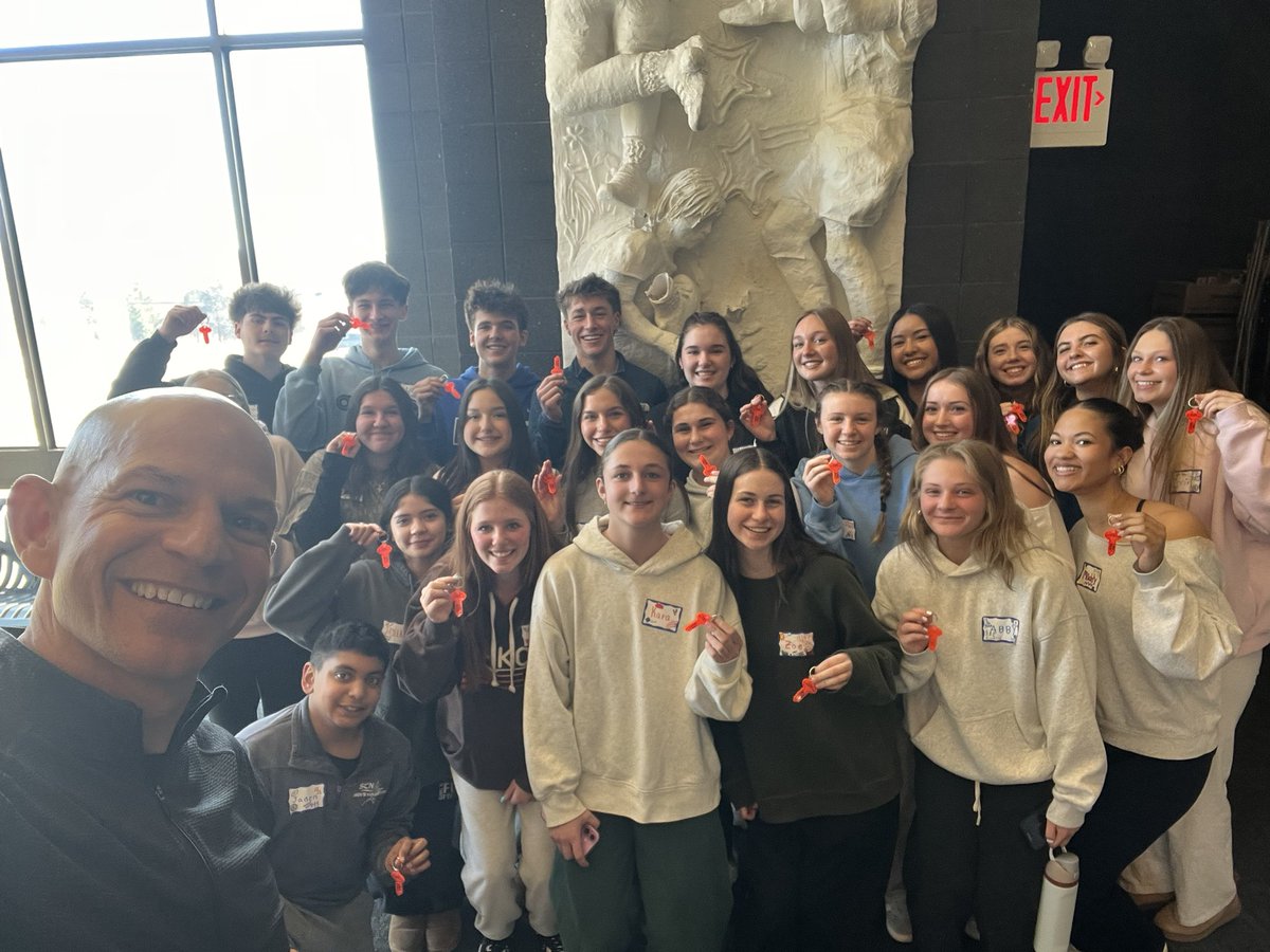 HearTedTalk's tweet photo. Loved being back at St. Charles North HS today to share my leadership workshop with 2 groups of great leaders!  Special thanks to 1st VP Vidhi Patel for making all the arrangements!  #IFeelGreat https://t.co/akNKdNrT9l