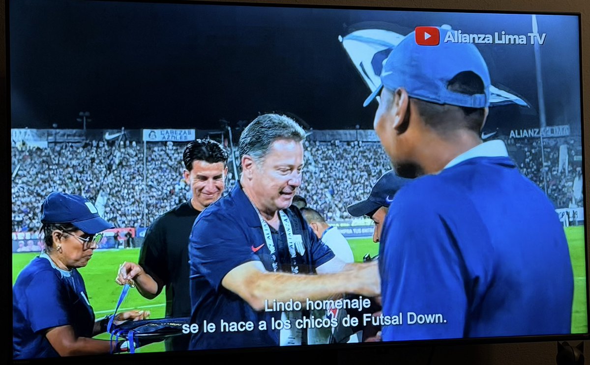 Timeline tweet media