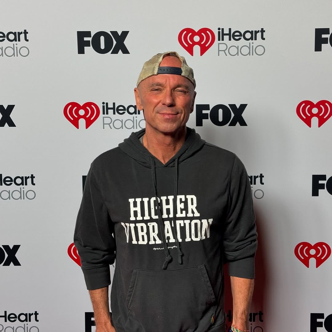 Musicplatform19's tweet photo. Kenny Chesney does not contact fans personally through private message on social media sites, email, text messaging, or phone calls. If you or anyone you know is contacted personally by anyone claiming to be Kenny Chesney know that it is not Kenny Chesney but an impostor that should be reported to the social media platform that they are reaching out on. To avoid imposters, make sure the profile handle reads @kennychesney and always check for the blue mark to avoid imposters. @kennychesney @noshoesradio @noshoesnation @BlueChairBayRum 
- D Team