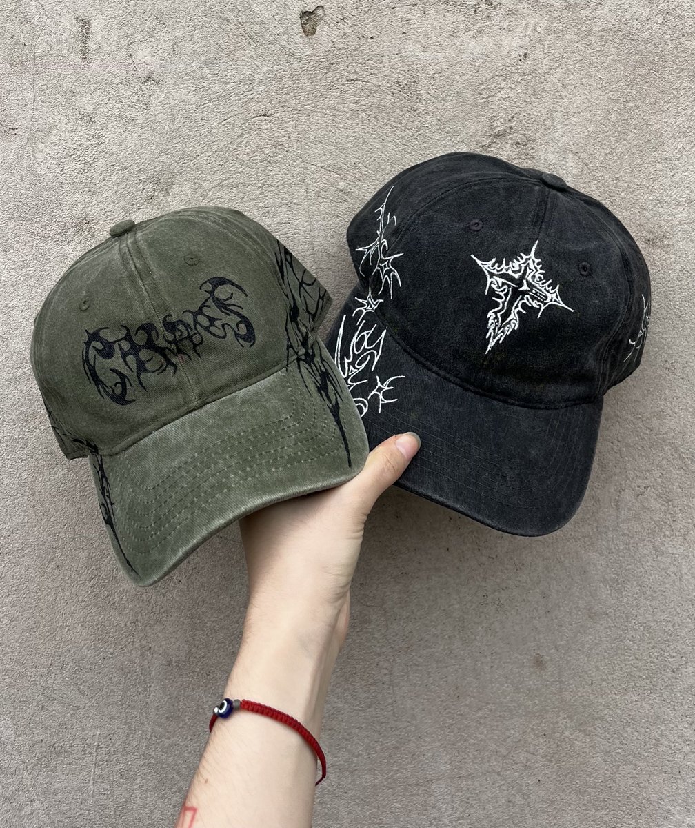 Yo sé que está de moda shein pero si alguien quiere apoyar el arte local a precios no ridículamente inflados para darme laburo les dejo el link de mi emprendimiento acá abajo 👇🏻