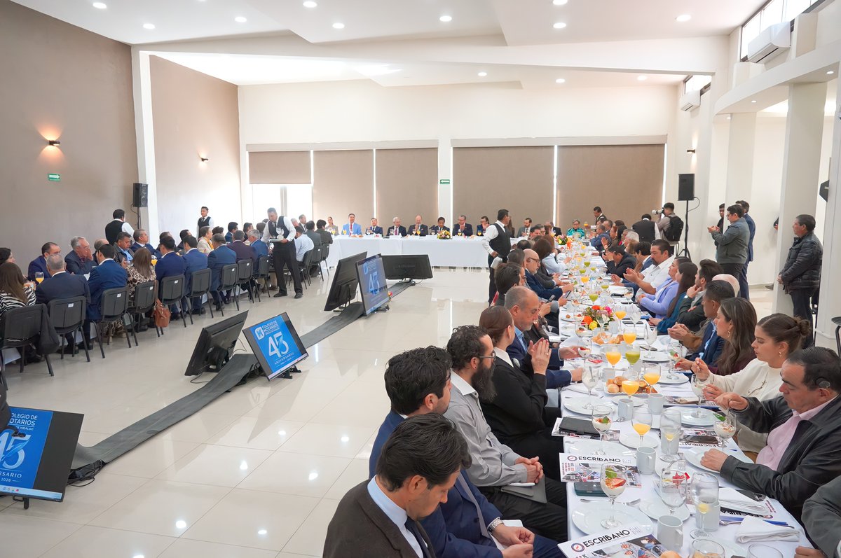 notariadomex's tweet photo. El presidente del @notariadomex, Not. Ricardo Vargas, asistió e inauguró la primera sesión académica del Curso de Actualización Notarial 2026 del Colegio de Notarios del Estado de Hidalgo. En el presidium del evento estuvieron presentes:

🔸Not. Pedro Luis Noble, presidente del Colegio de notarios del estado de Hidalgo.
🔸Dr. Enrique López Rivera, secretario técnico del despacho del Poder Ejecutivo del estado de Hidalgo.
🔸Licenciado José Luis Álvarez Tagle, director general de la Función Registral del estado de Hidalgo.
🔸Not. Mario Pedro Velázquez Bárcena, director del archivo general de notarias de Hidalgo.
🔸M.D.A.F. Alejandro Valdespino Herrera.
🔸Not. Heriberto Castillo Villanueva, notario 69 de la Ciudad de México.
🔸Not. Alejandro Soto Frías, secretario del Consejo del Colegio de Notarios del estado de Hidalgo.
🔸Not. Estela Suárez Quintanar, tesorera del Colegio de Notarios del estado de Hidalgo..
🔸Not. Blanca Lizeth Dagda Morón, vocal del Colegio de Notarios del estado de Hidalgo del Colegio de Notarios del estado de Hidalgo.
🔸Not. Getulio David Martínez García, coordinador de la comisión académica del Colegio de Notarios del estado de Hidalgo.
🔸Not. Salvador Neri Sosa, vocal del Colegio de Notarios del estado de Hidalgo.
#NotariadoMexicano #JuntosPorElNotariado