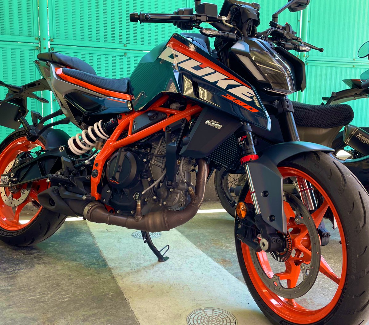 kmmotohamaten's tweet image. KTM 390 DUKE ブルー(2024)
が完売間近との情報をGETしました🥺

2024以降の390DUKEは人気が高くてなかなか中古に出てこないです😳
絶対数も多くないので、終売となると入手困難となる可能性があります。
当店は1台在庫がございます。
ご検討中の方はお早めにご連絡をお願いします😣
#KTM #390DUKE