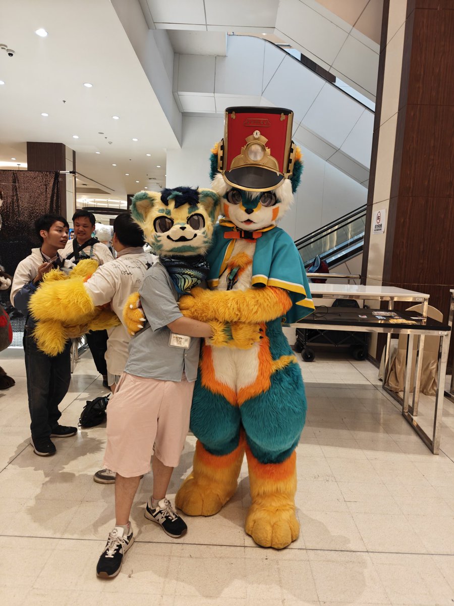 RossFlossXD's tweet photo. Thaitails 2026 with @Elliot_Tang_ 
#fursuiting https://t.co/qeyFRPaqDf