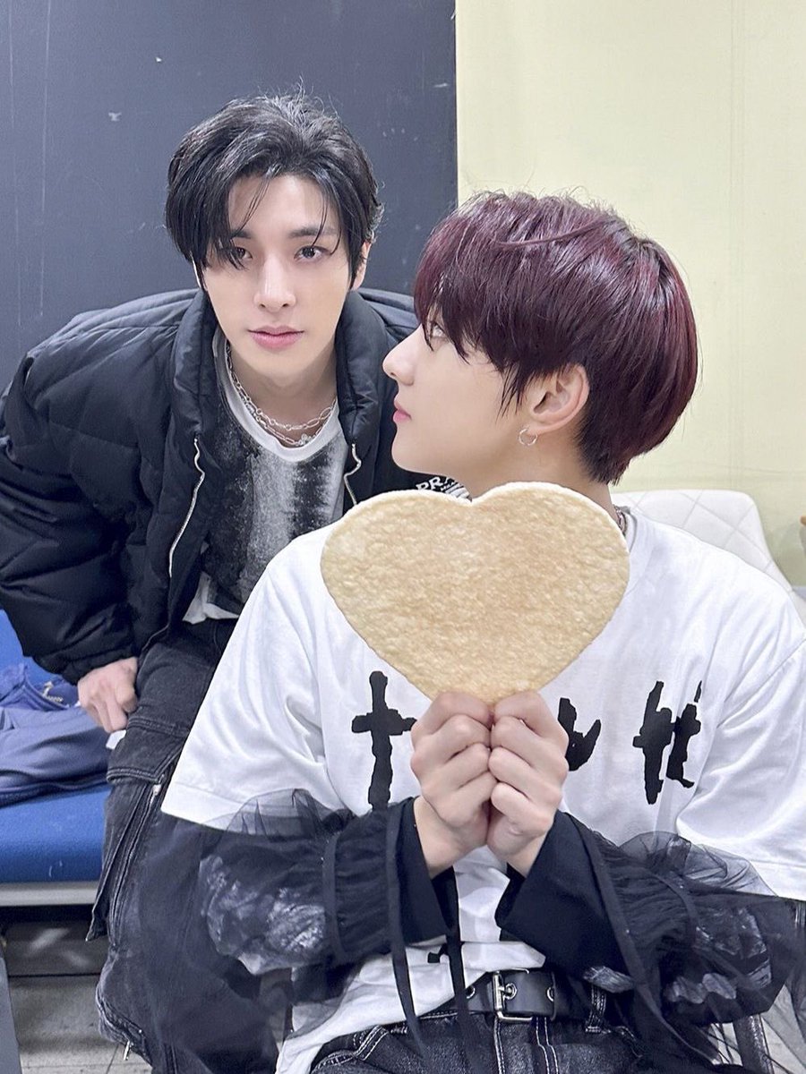 mila ⋆⟢ tweet media