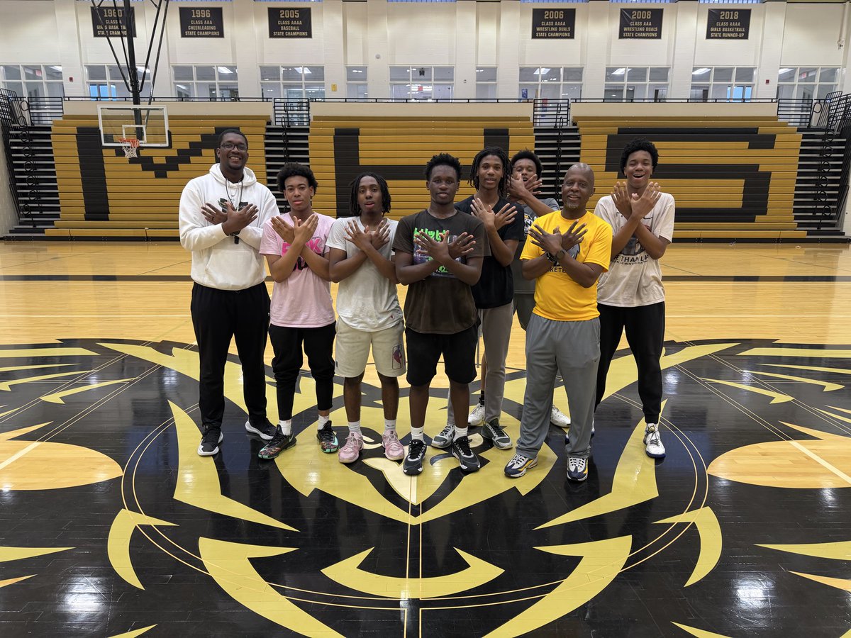 McDonoughHoops's tweet photo. Thank you to @R_U_MBBall &amp; Coach Bryan Spencer for visiting the Warhawks at The Nest in a great day of iron sharpening iron through teaching, learning, and competing!

Be>Yesterday
#WarhawkPRIDE🦅 https://t.co/QHrLywG6zL