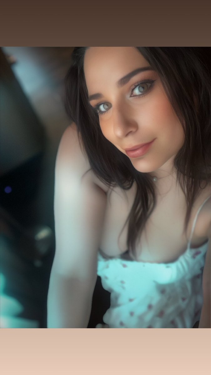 VelvetBrunette tweet media