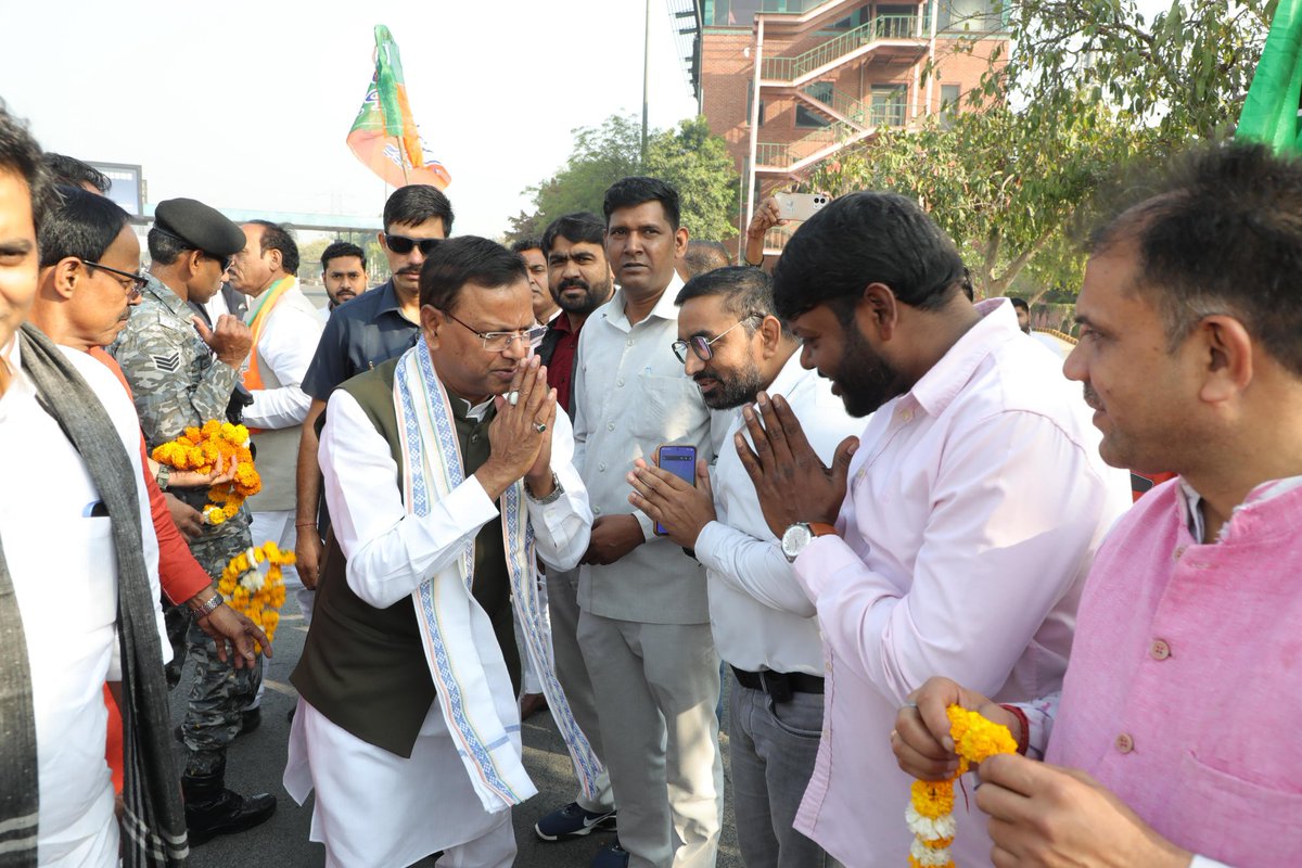 mppchaudhary's tweet photo. आज नोएडा इंटरनेशनल एयरपोर्ट, जेवर जाते समय डीएनडी टोल पर भाजपा के समर्पित कार्यकर्ताओं ने उत्साहपूर्वक स्वागत किया।
इस दौरान गौतम बुद्ध नगर से माननीय सांसद श्री महेश शर्मा जी एवं नोएडा के माननीय विधायक श्री पंकज सिंह जी उपस्थित रहे।
#BJP4ViksitUP
@dr_maheshsharma
@PankajSinghBJP
@BJP4UP