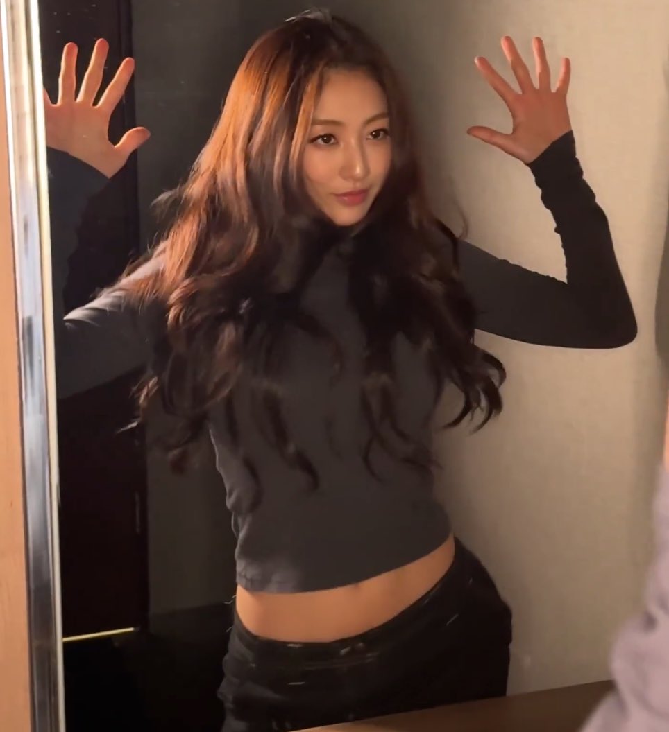 #1 jeonghyo kiss defender tweet media