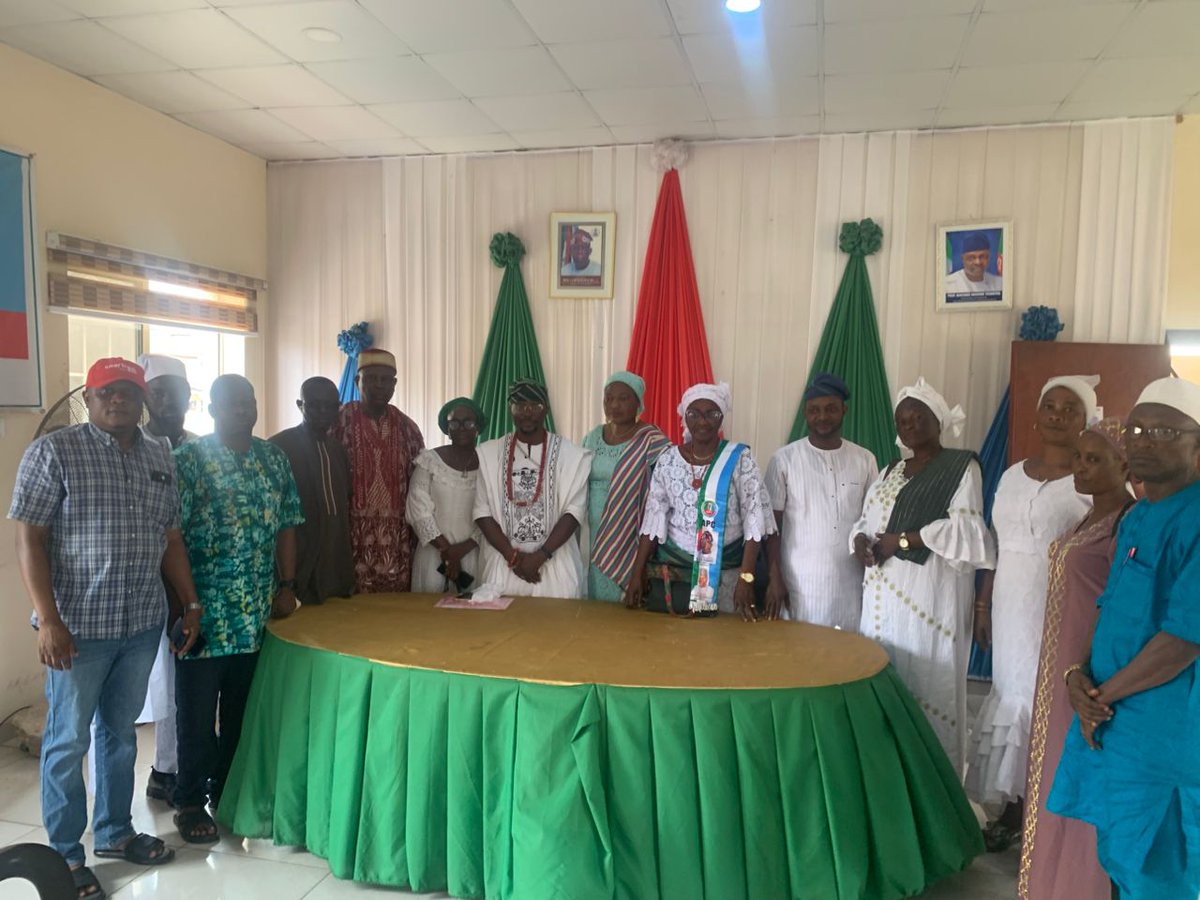 InsideOyo.com tweet media