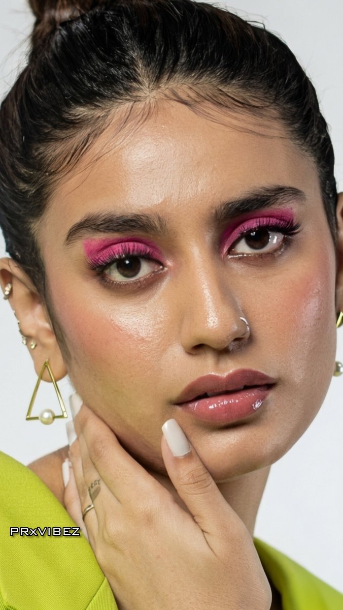 PRxVIBEZ's tweet photo. #PriyaPrakashVarrier : 𝐅𝐚𝐜𝐞 𝐂𝐚𝐫𝐝 😵🔥 https://t.co/mcJkgbIsuL
