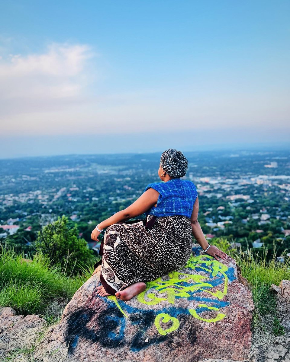 Lavish Living tweet media