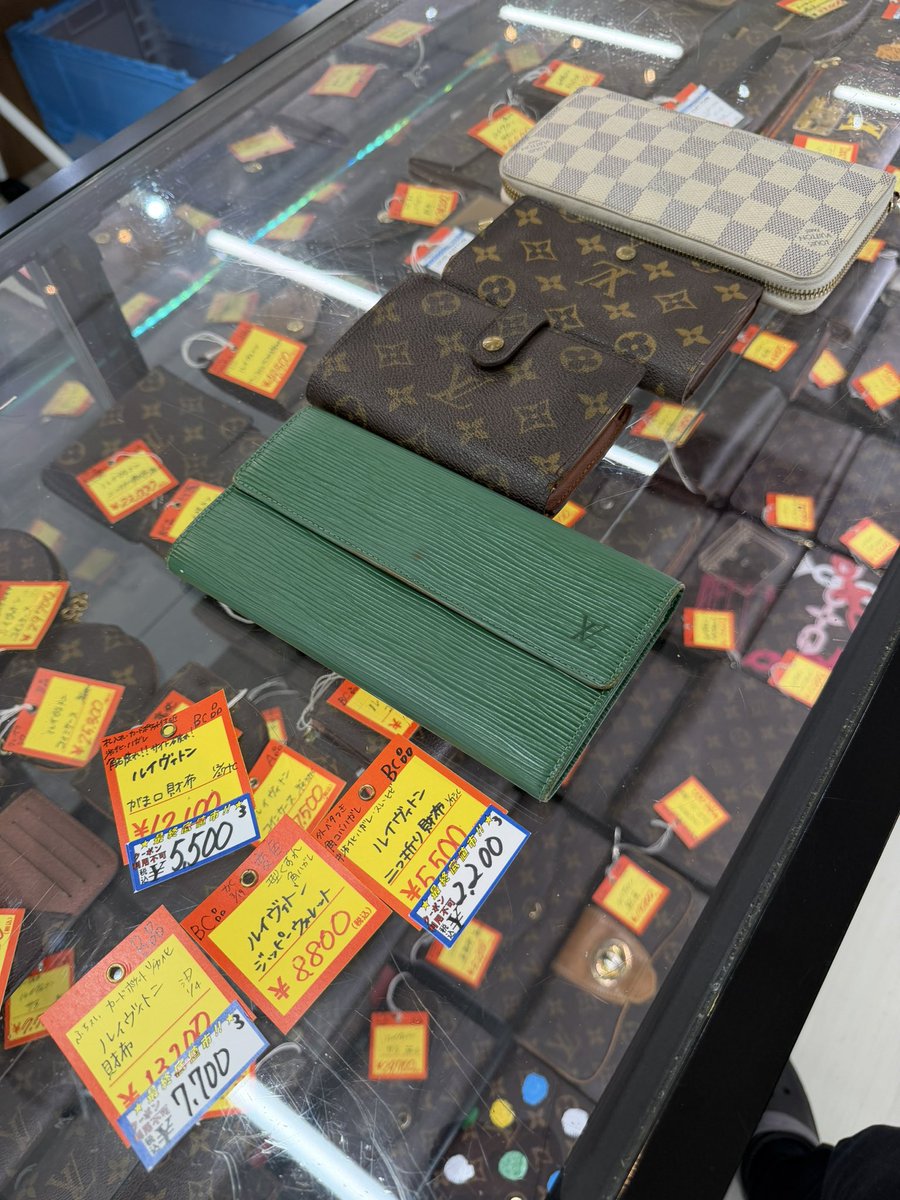 白ひげ | 物販5500万 tweet media