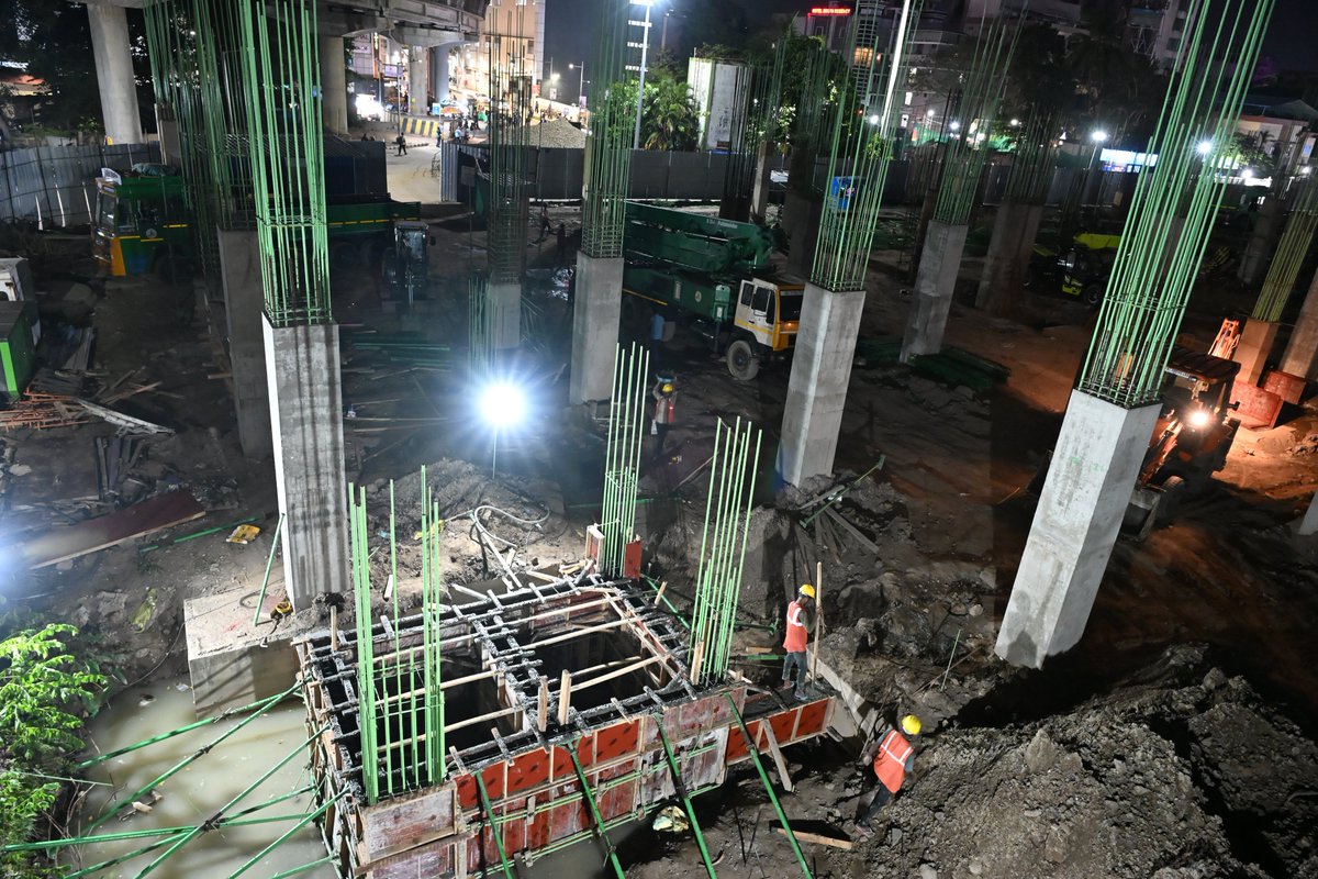 GMSRailway's tweet photo. Redevelopment works are in full swing at #Ernakulam Junction Railway Station — transforming it into a modern, passenger-friendly hub.
#IndianRailways #SouthernRailway #Thiruvananthapuram #SRInfraUpdate https://t.co/FXXzhzlSzr