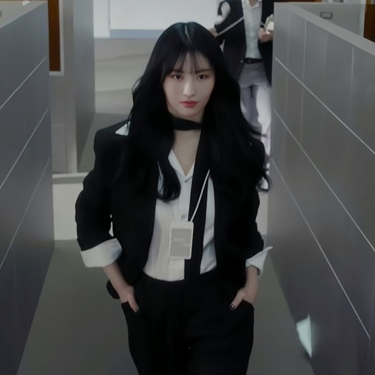 Tzuyu's pinky finger tweet media