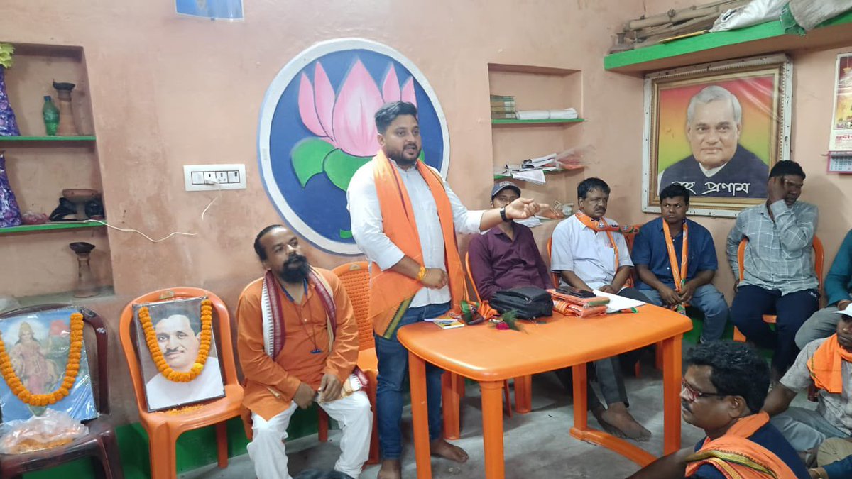 MscBJP's tweet photo. बांकुड़ा में बूथ प्रवास के दौरान मिल रहा जनसमर्थन बता रहा है—अब बदलाव तय है।

जनता कट मनी और सिंडिकेट राज से मुक्ति चाहती है, और @BJP4India के साथ खड़ी है।
@Priyankabjym 
@Rohit_Chahal 
@shashankrajbjp https://t.co/VjjEuH5gzR