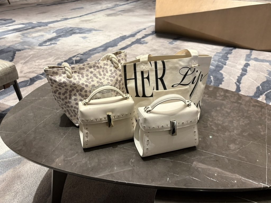 𑣲𝑚 tweet media