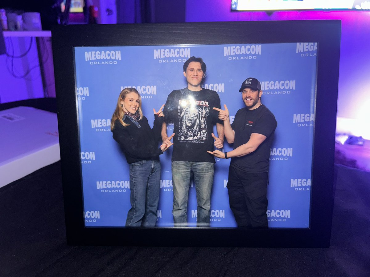 evan ◡̈ tweet media