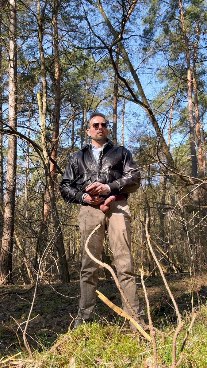 AlphaBomber27 tweet media