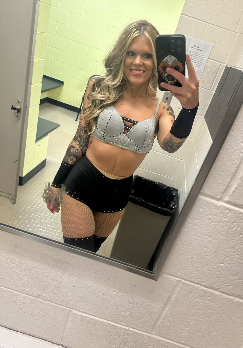 mika ♡ tweet media