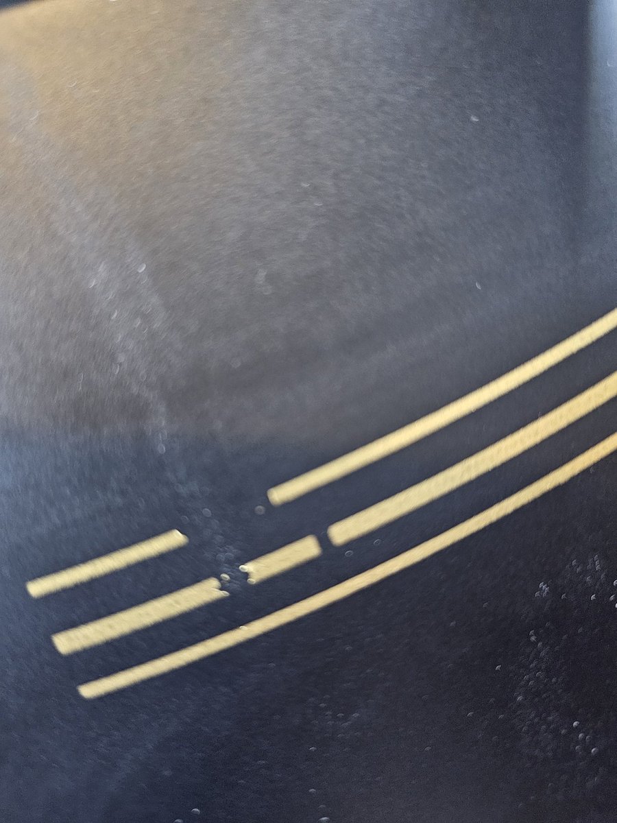 SeriousCrayon's tweet photo. @BullsDartsNL just arrived today.  the new surround for my advantage black. Too bad the bull and some of the trim is already coming off. Is there anything can be done about it? https://t.co/qUh15QIDtk