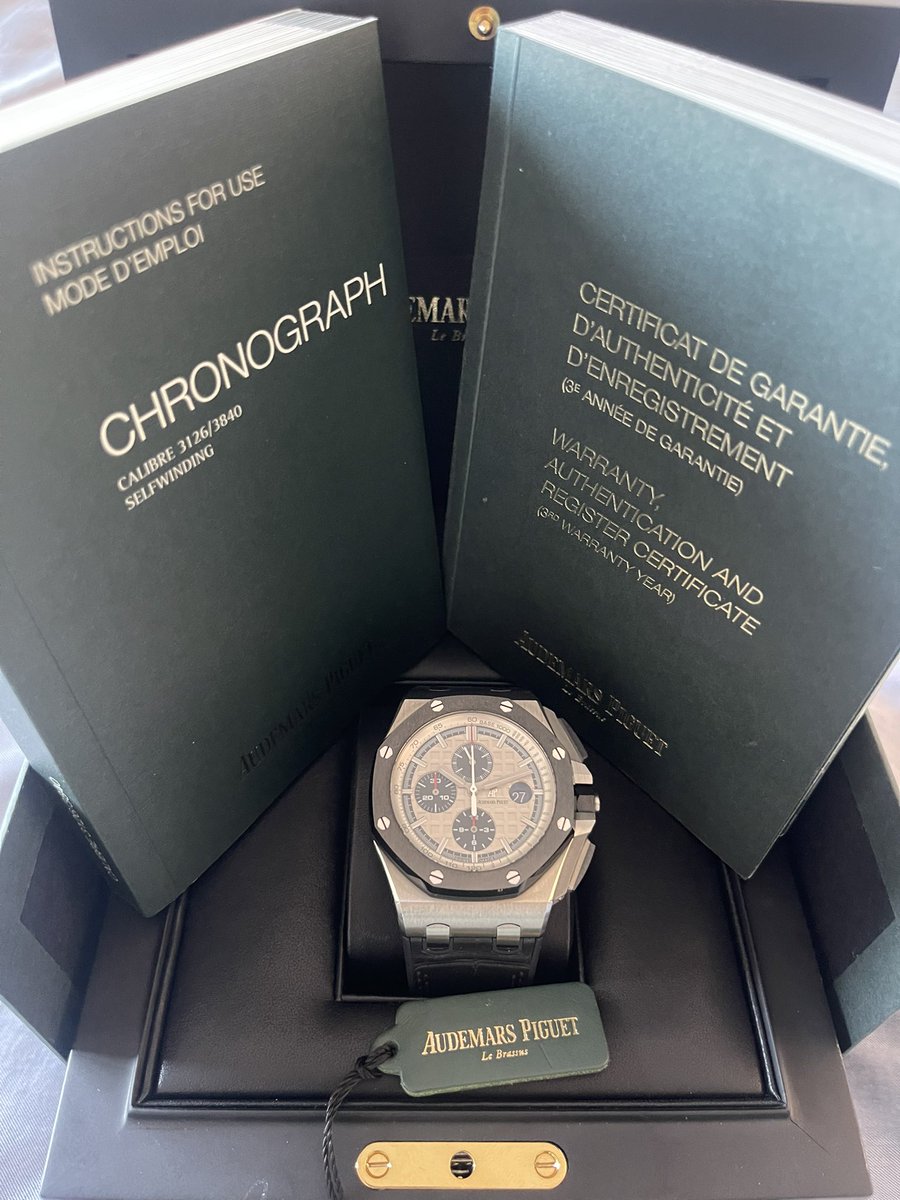 LiamL0B's tweet photo. Big boy 44mm Audemars Piguet Royal Oak Offshore on offer featuring the panda chronograph dial. Full set in excellent condition 

Authenticity guaranteed. 

Sydney, Australia. 

DM for price. 

#audemarspiguet #aproo #sydneywatches #watch4sale #luxurywatches #royaloak #apoffshore https://t.co/Vdx1naA1ak