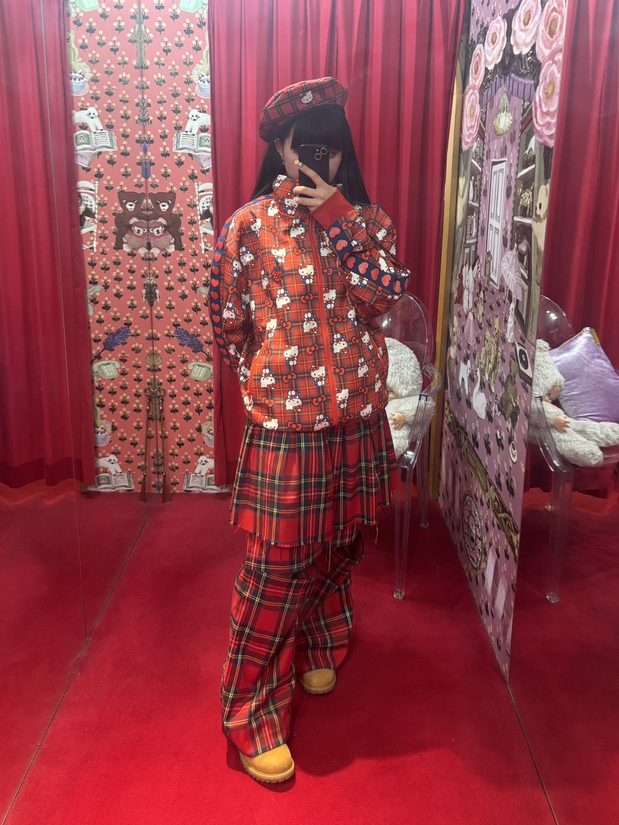 HEIHEIサンリオコラボ トラックジャケット 赤 チェック ハローキティ ❣️OPEN❣️ ❤️サンリオコラボ ハローキティ トラックジャケット