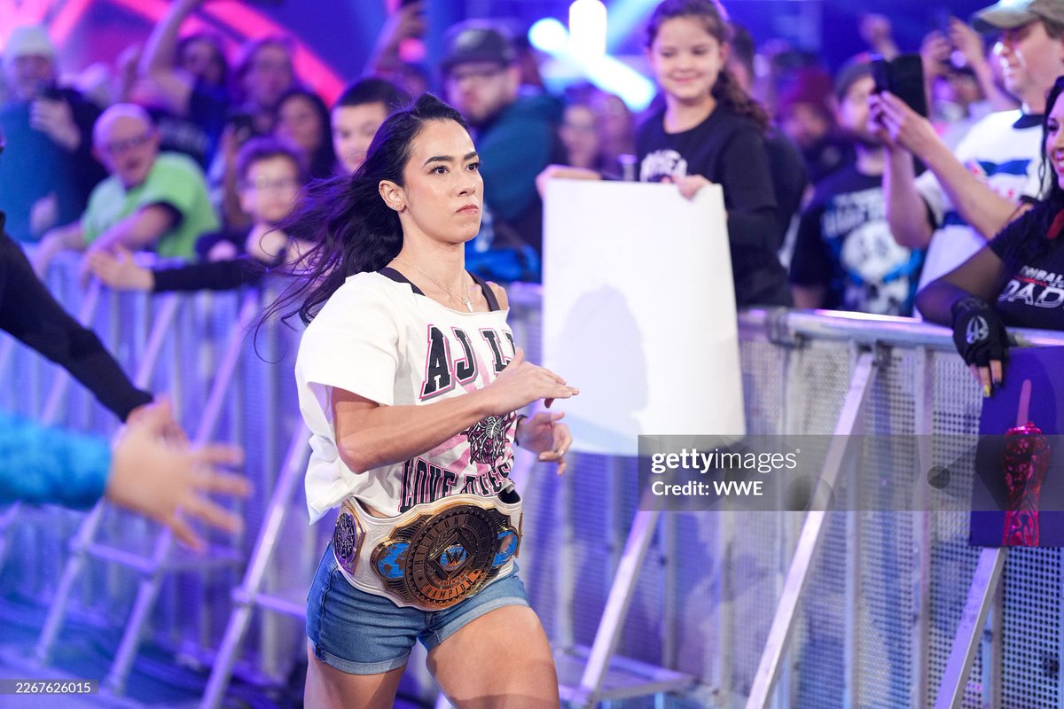 AJ Lee WWE Raw Digitals (im convinced to buy this shirt and recreate this fit)