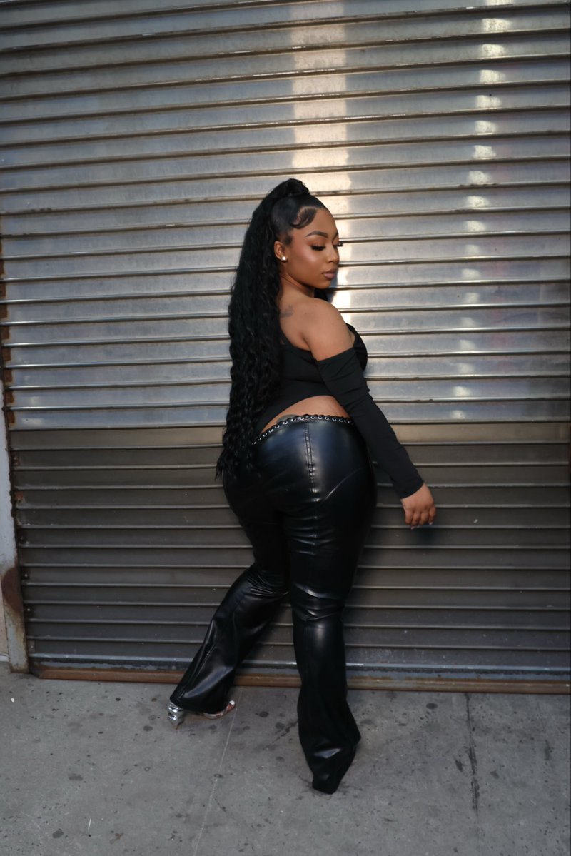 👩🏽‍🎤 tweet media