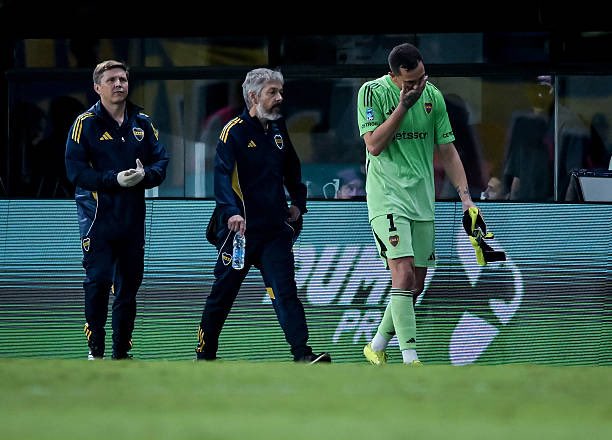Amscanal's tweet photo. 🚨 SE LESIONÓ AGUSTIN MARCHESIN

👎🏾 El arquero de Boca tiene un desgarro en el aductor y SE PERDERÍA el debut por COPA LIBERTADORES ante U Católica (7/4) https://t.co/1tyVdSOEjb