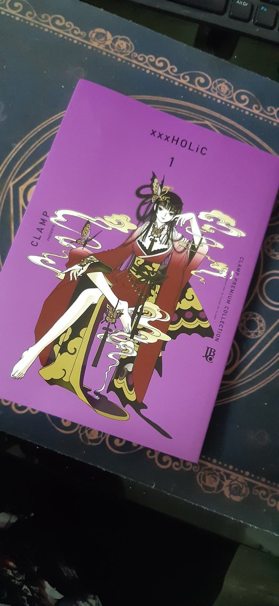 itgnoma's tweet photo. minha edição especial do volume 1 de xxxholic chegou hoje 💗🌈🥰💖💫😭 https://t.co/plN7OFRQhh