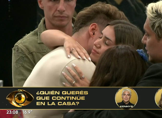 aaron  tweet media