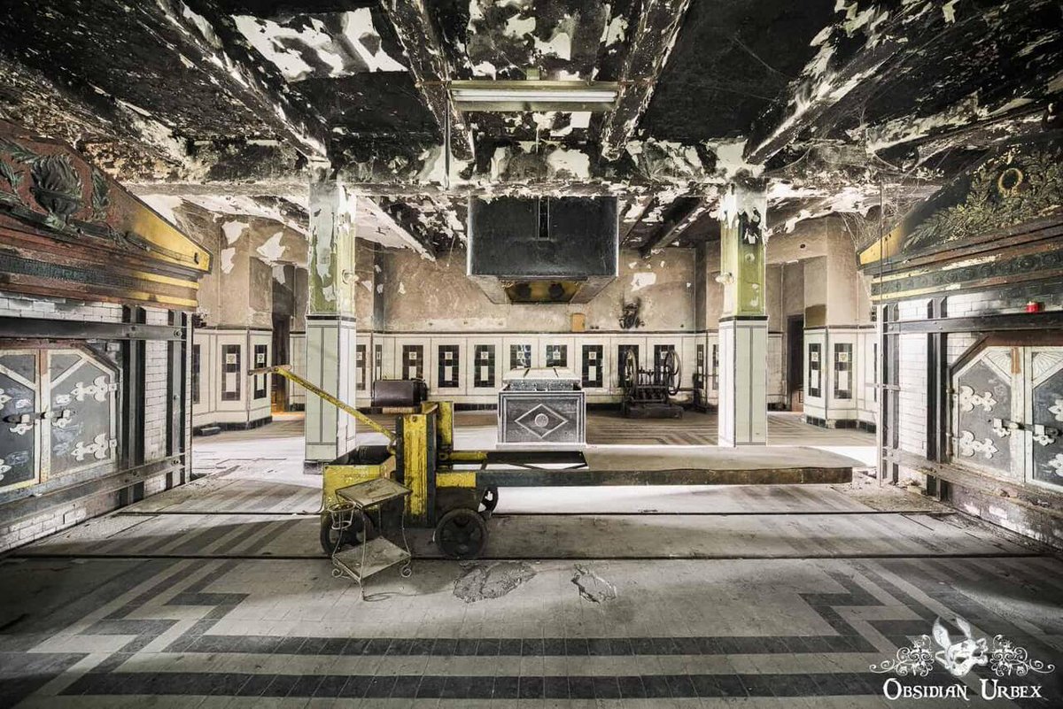 ObsidianUrbex's tweet image. ❤️‍🔥Going out in Art Deco style! This 1920s crematorium in Romania features bold geometric black tiles on white, inspired by the era’s clean lines and grandeur. More photos at obsidianurbexphotography.com/religious/1920… #ArtDeco #Photography #DarkTourism